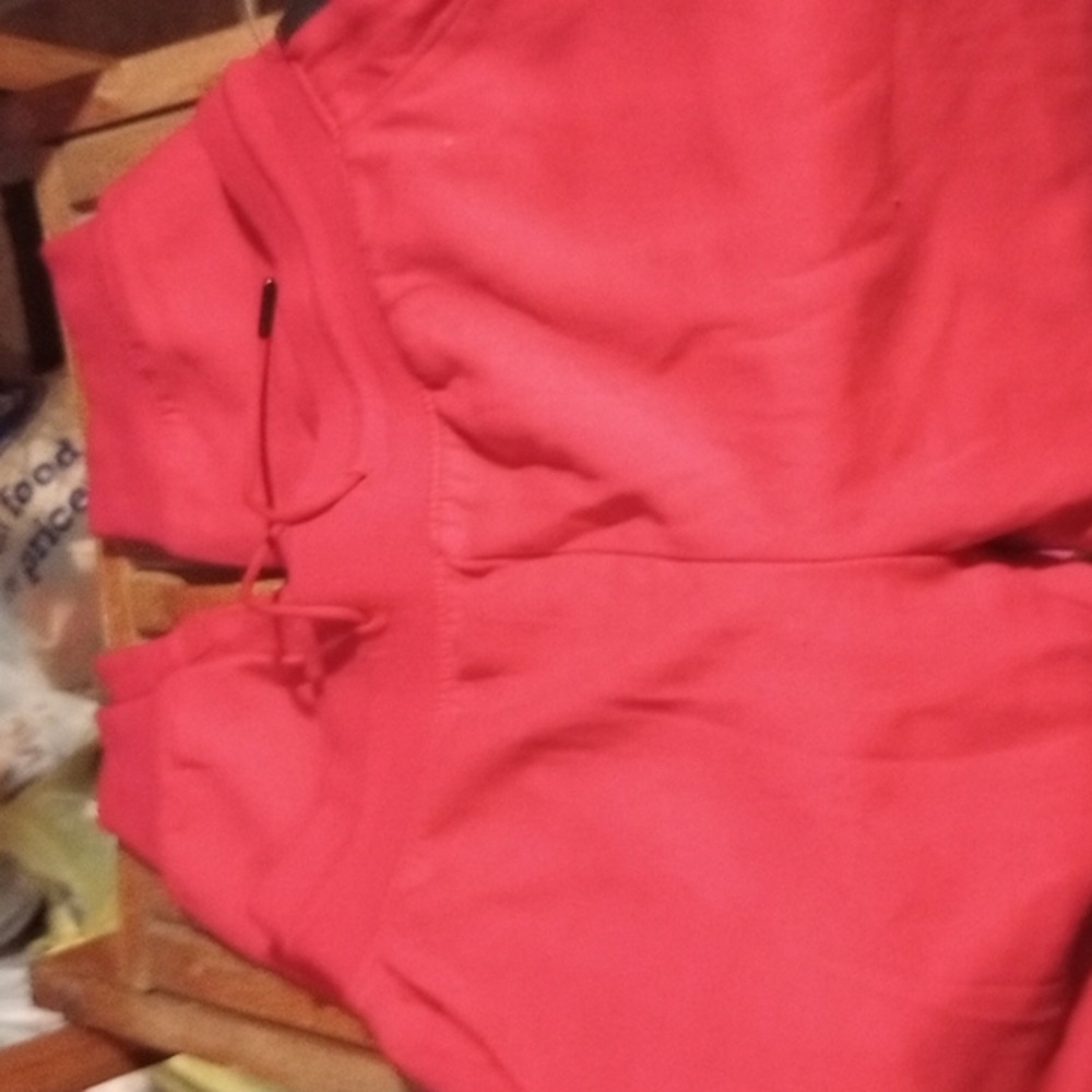 10/12 red w/black down side Jogging Pants L black long sleeve T-shirt